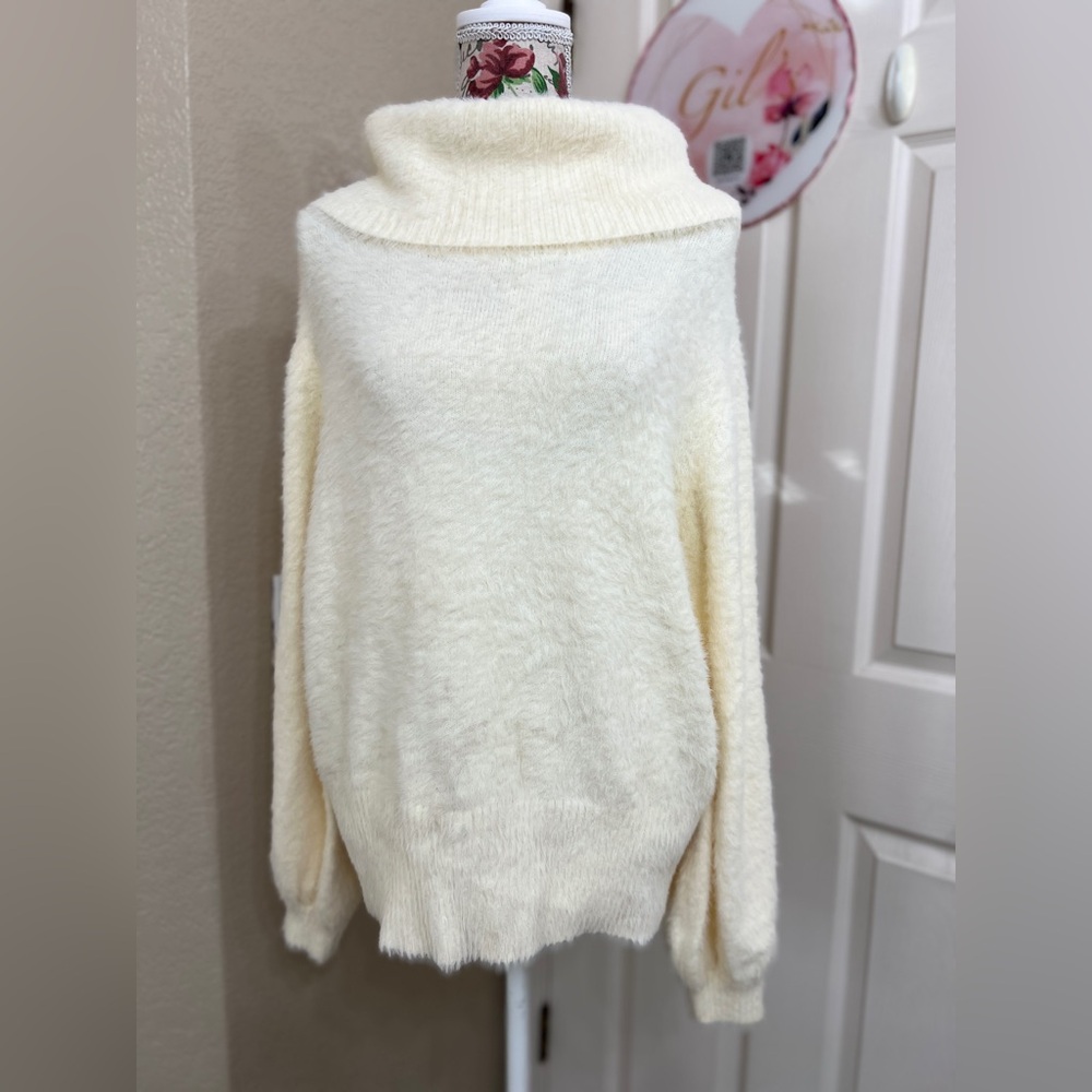 G by Giuliana Soft Cream Turtleneck Sweater